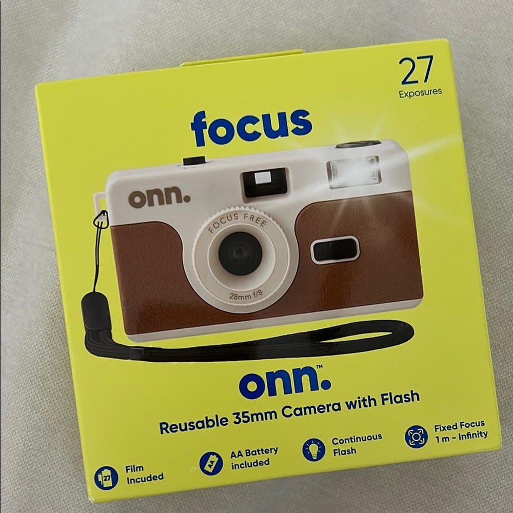 ONN Reusable !  35mm  Film Camera with Built-in Flash